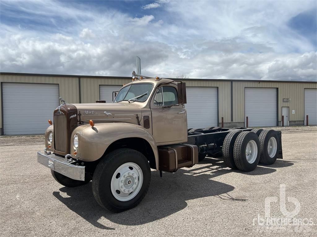 Mack 1956 Fülkés alváz