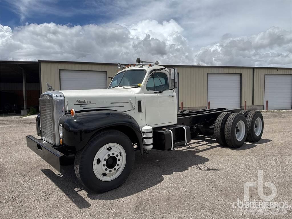 Mack B753S Fülkés alváz