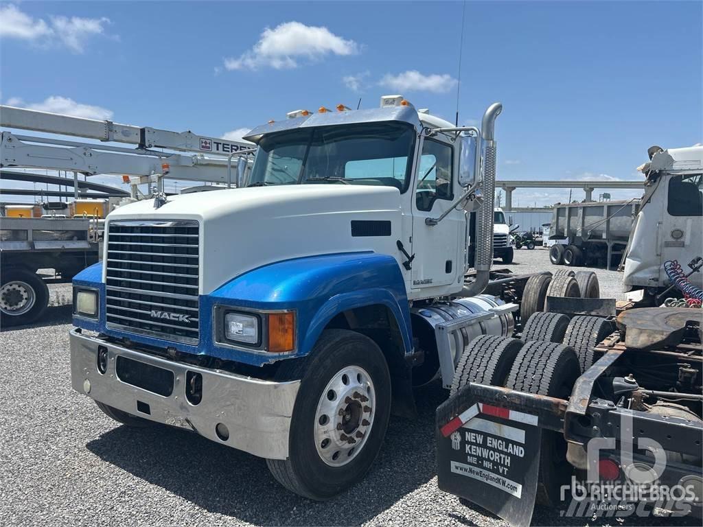Mack CHU613 Fülkés alváz