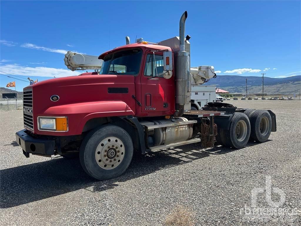 Mack CL713 Nyergesvontatók