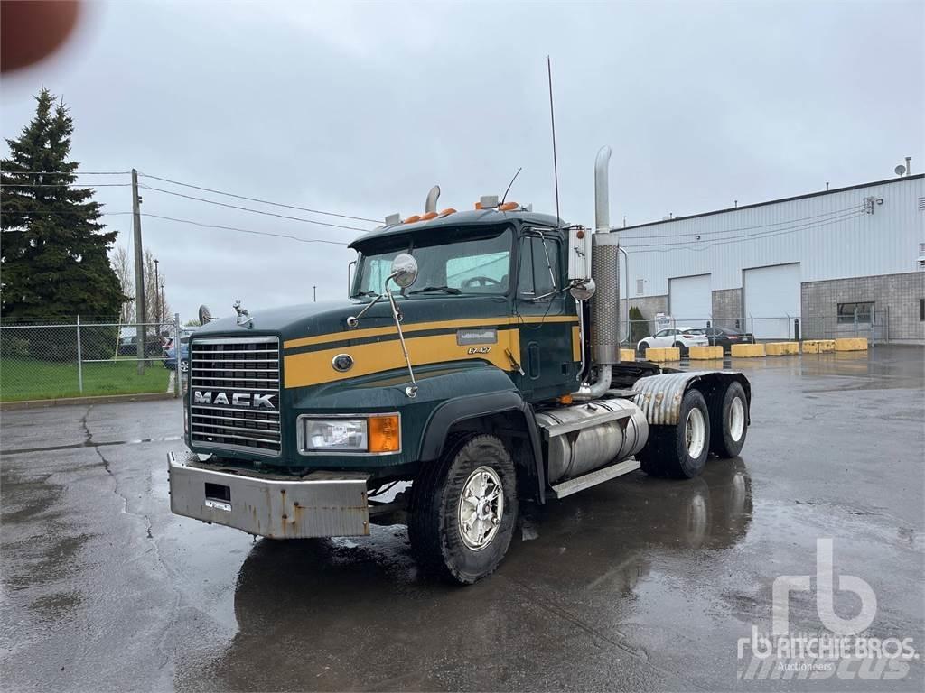 Mack CL713 Nyergesvontatók