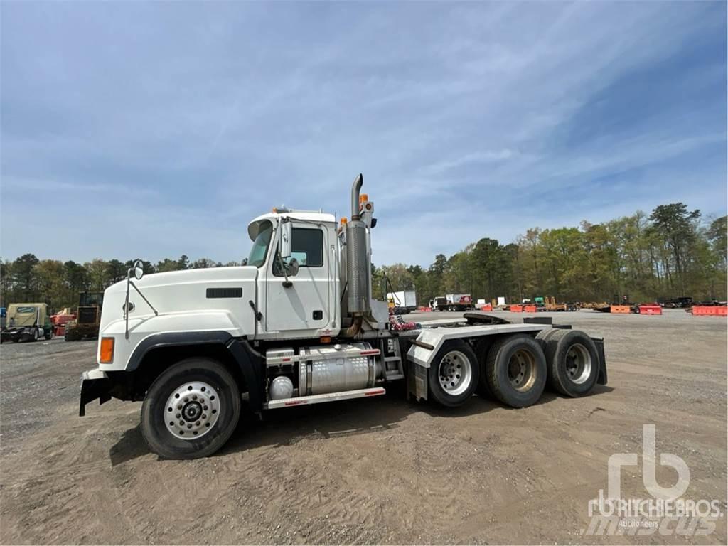 Mack CL733 Nyergesvontatók