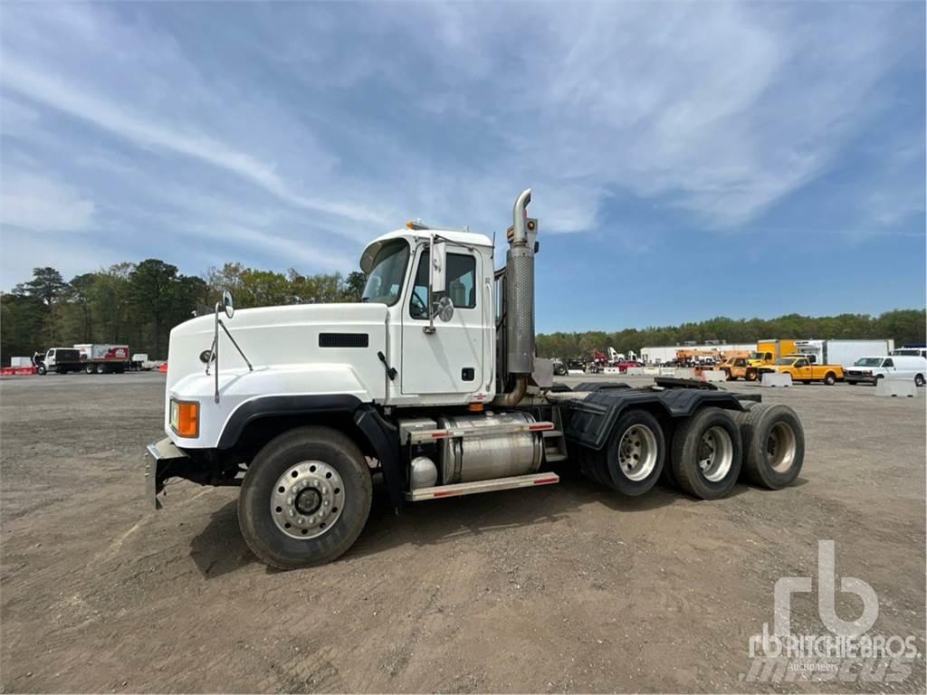 Mack CL733 Nyergesvontatók
