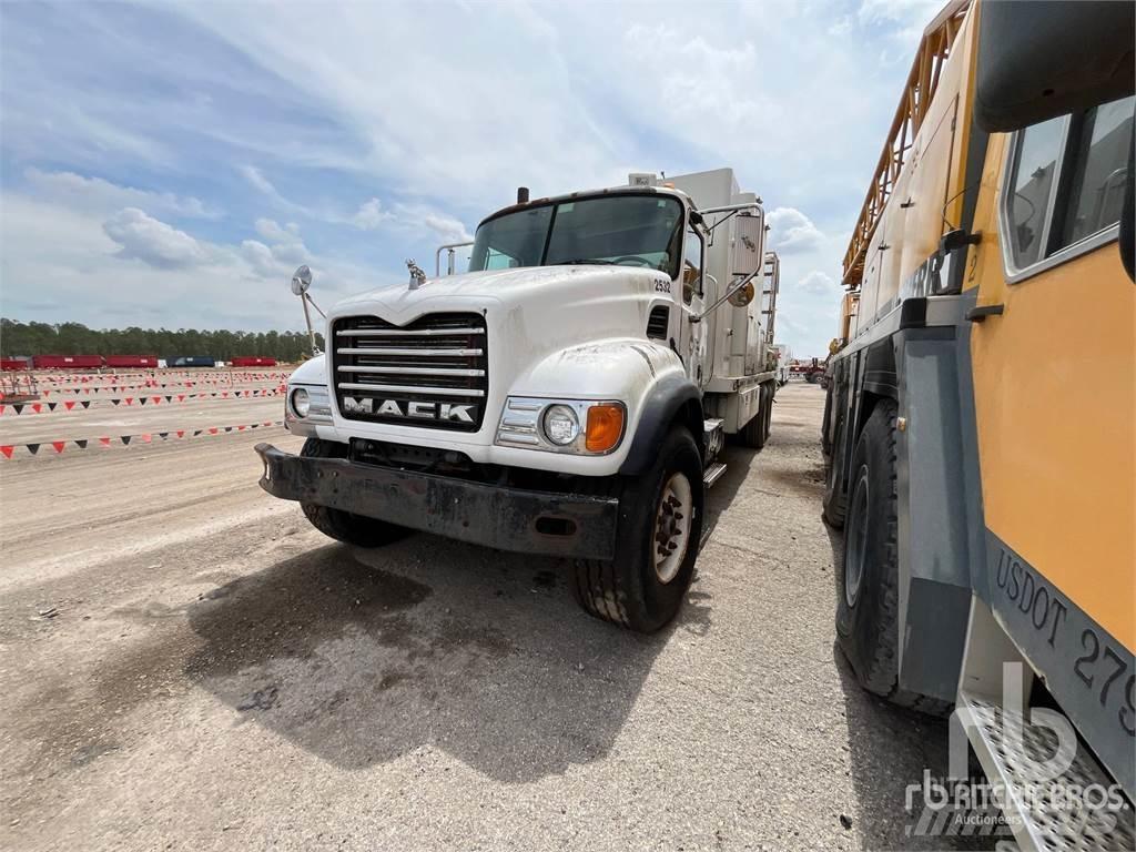 Mack CV713 Közúti karbantartó haszongépek