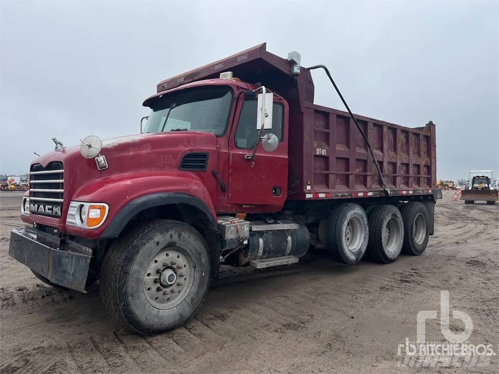 Mack CV713 Billenő teherautók