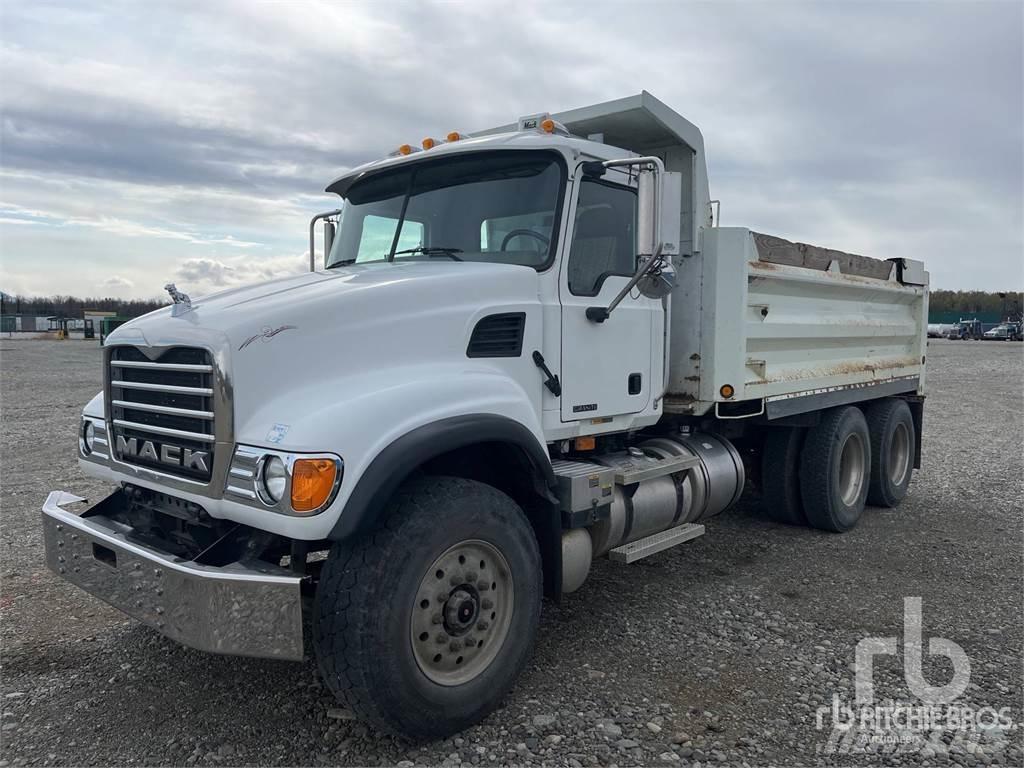 Mack CV713 Billenő teherautók