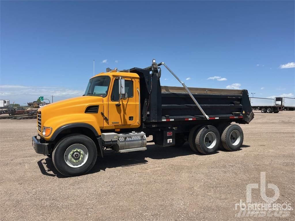 Mack CV713 Billenő teherautók