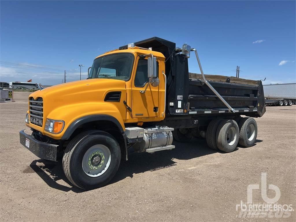 Mack CV713 Billenő teherautók