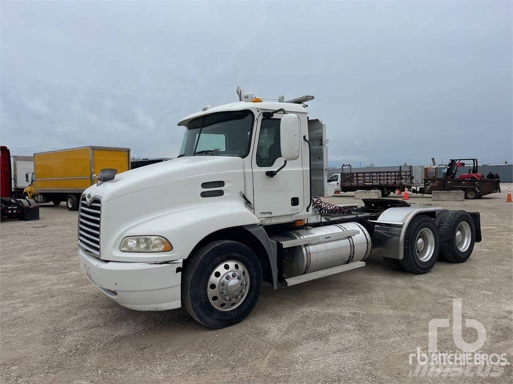 Mack CXN613 Nyergesvontatók