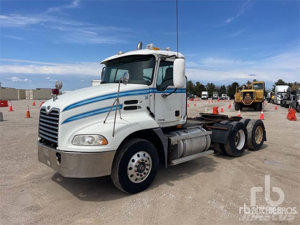 Mack CXN613 Nyergesvontatók