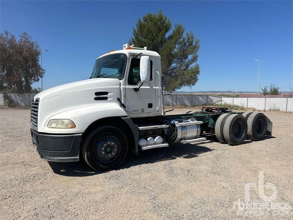 Mack CXU600 Nyergesvontatók