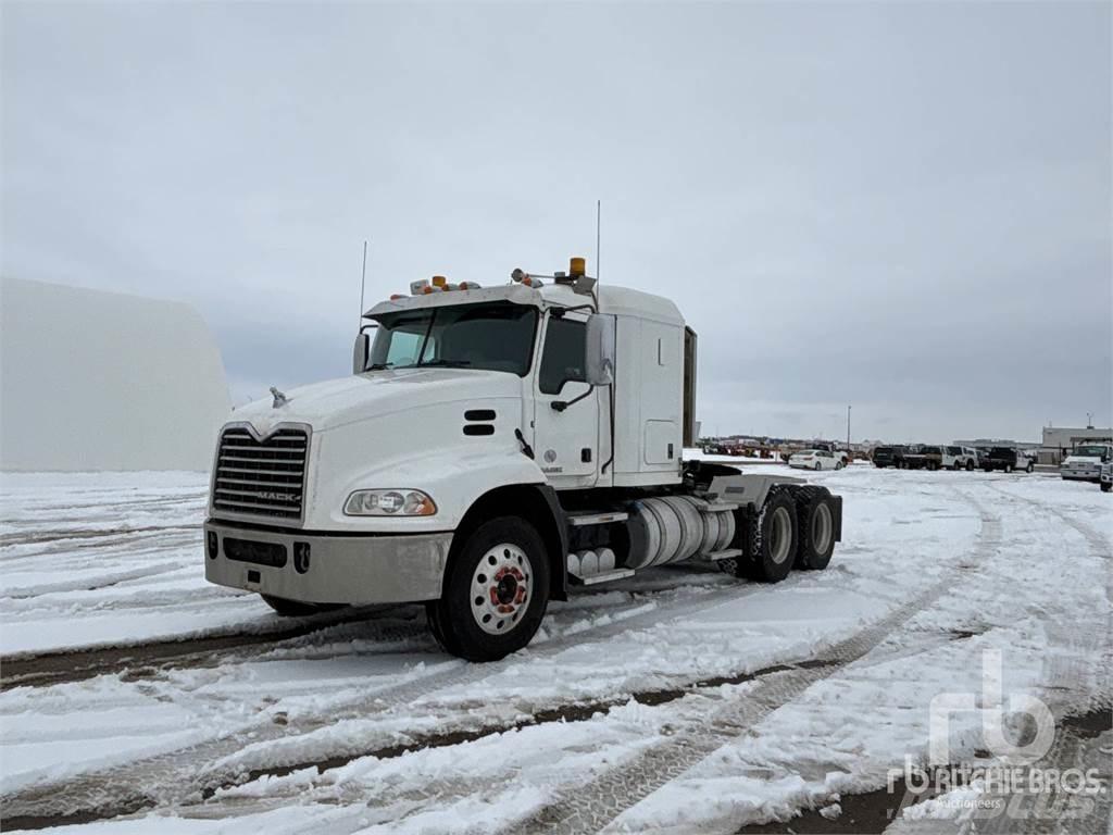 Mack CXU613 Nyergesvontatók