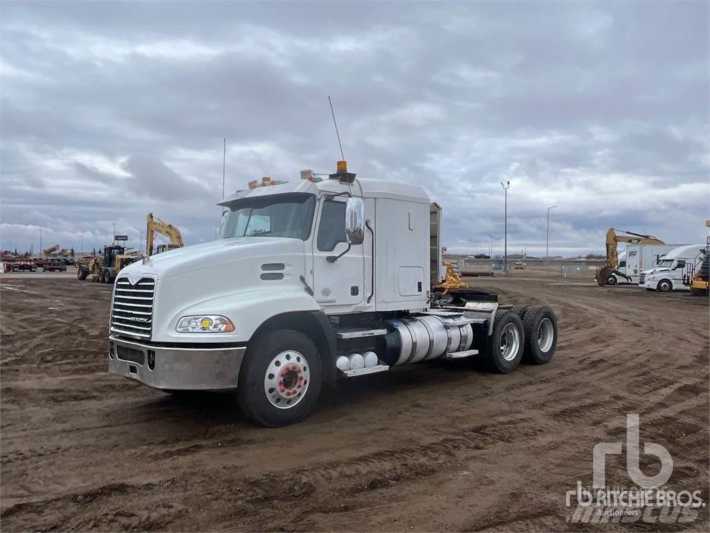 Mack CXU613 Nyergesvontatók