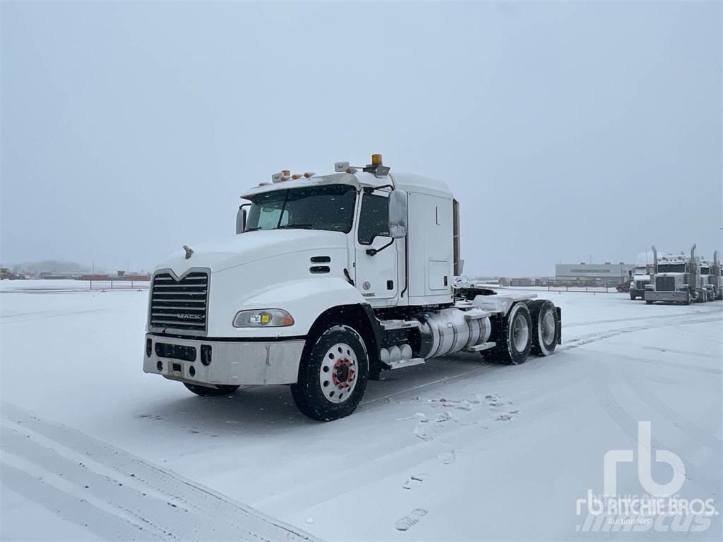 Mack CXU613 Nyergesvontatók
