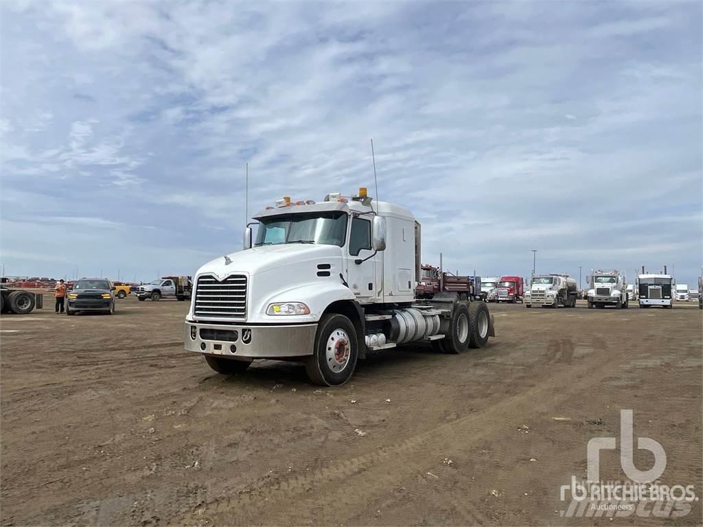 Mack CXU613 Nyergesvontatók