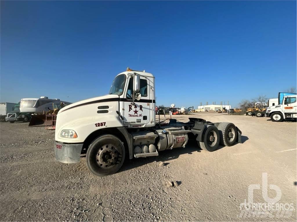 Mack CXU613 Nyergesvontatók