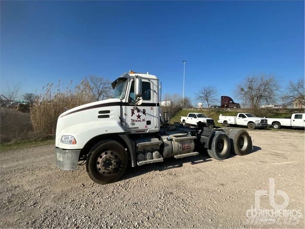 Mack CXU613 Nyergesvontatók