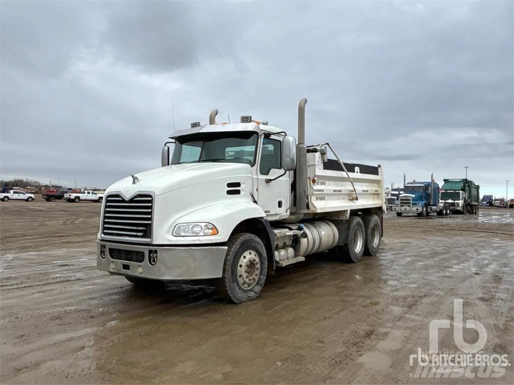 Mack CXU613 Billenő teherautók