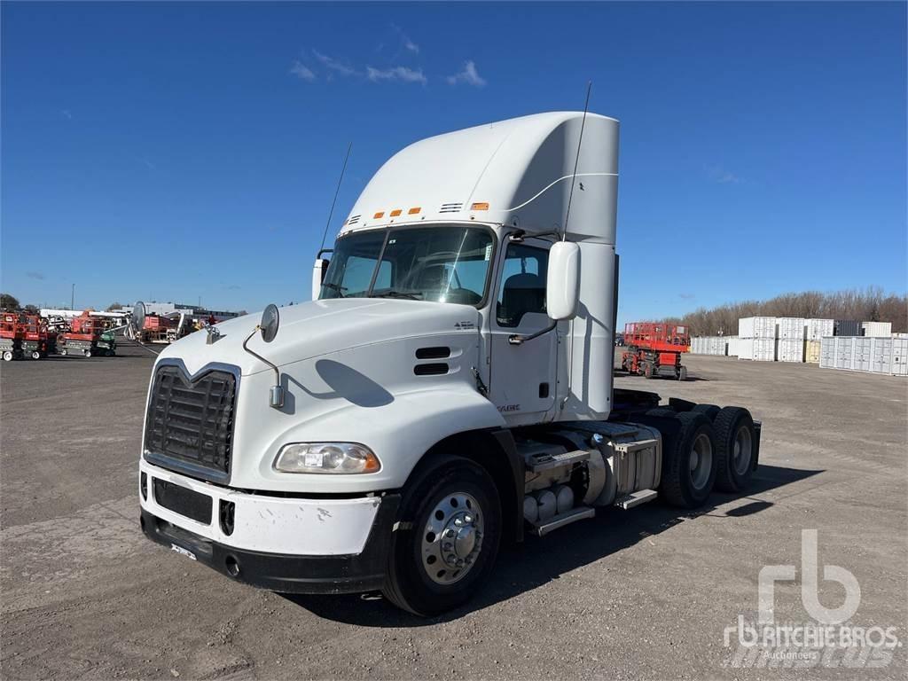 Mack CXU613 Nyergesvontatók