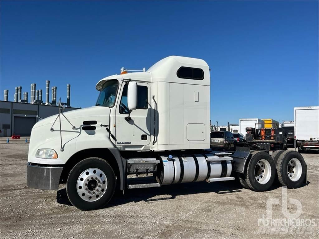 Mack CXU613 Nyergesvontatók