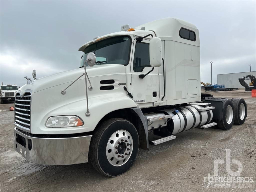 Mack CXU613 Nyergesvontatók