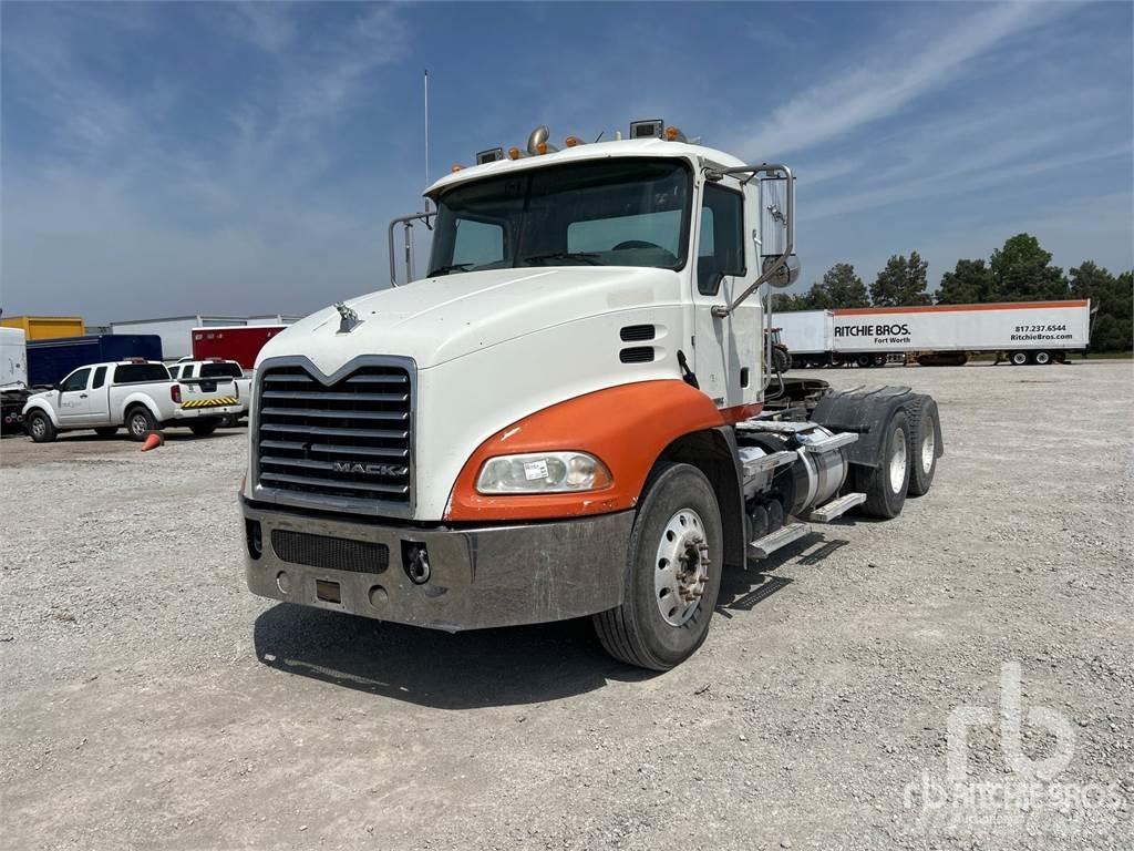 Mack CXU613 Nyergesvontatók