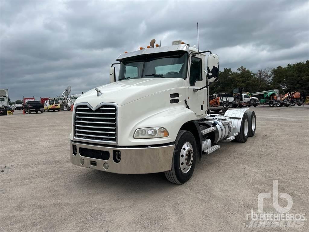 Mack CXU613 Nyergesvontatók