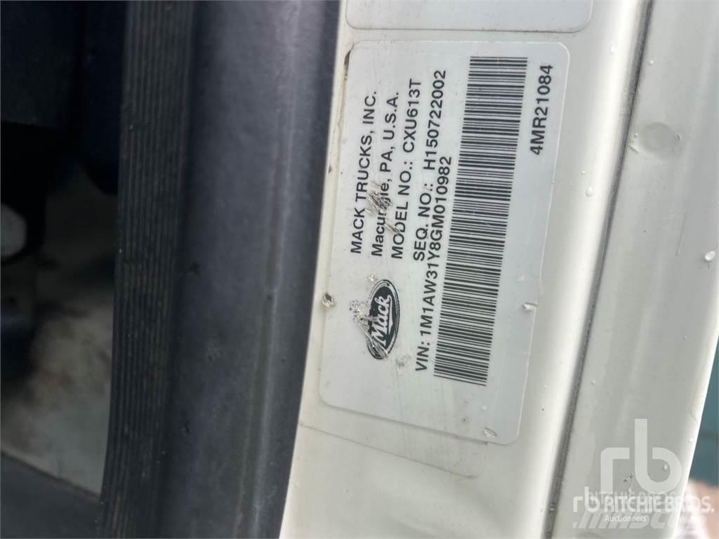Mack CXU613 Billenő teherautók
