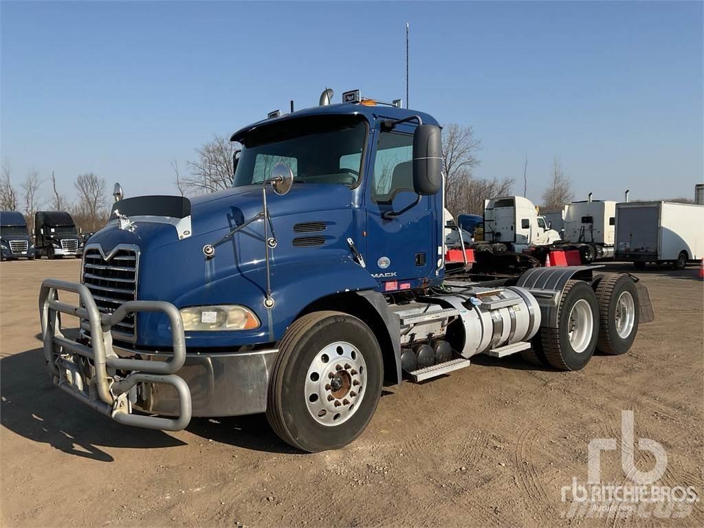Mack CXU613 Nyergesvontatók