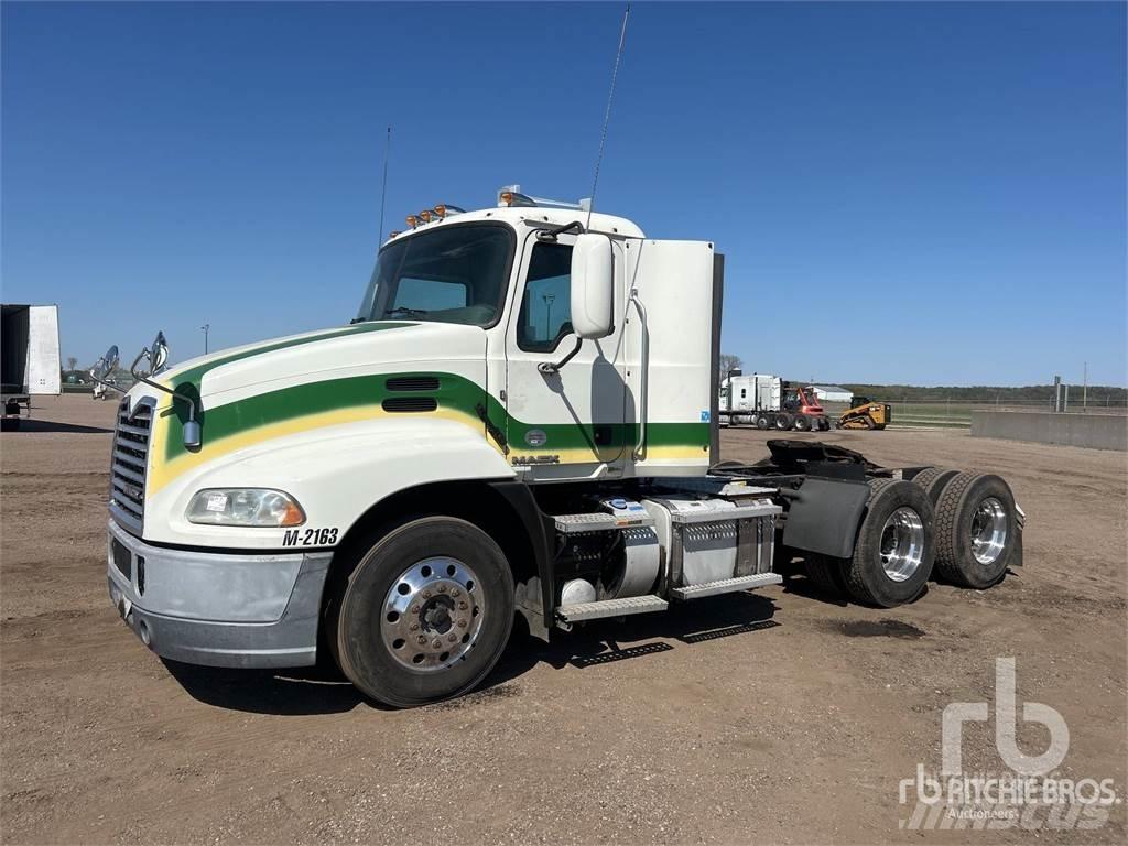 Mack CXU613 Nyergesvontatók
