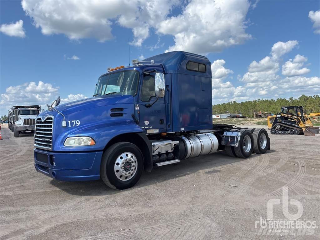 Mack CXU613 Nyergesvontatók