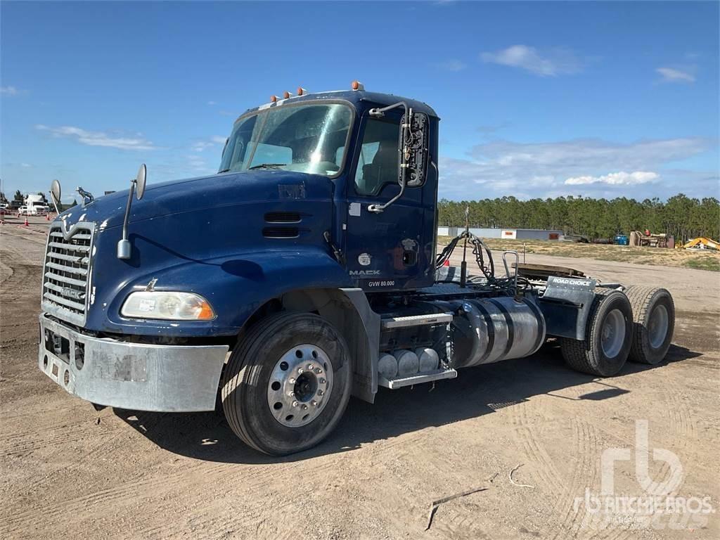 Mack CXU613 Nyergesvontatók