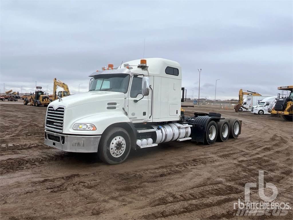 Mack CXU614 Nyergesvontatók