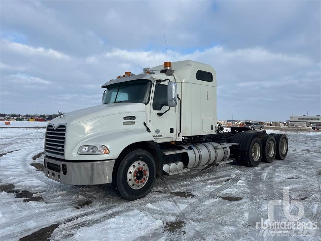Mack CXU614 Nyergesvontatók