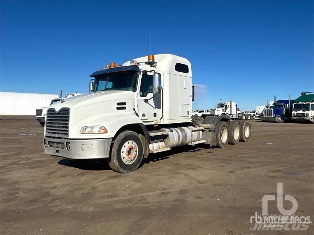 Mack CXU614 Nyergesvontatók