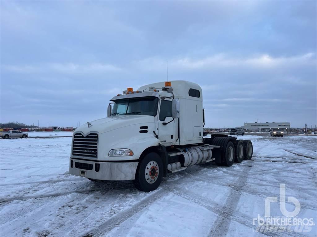 Mack CXU614 Nyergesvontatók