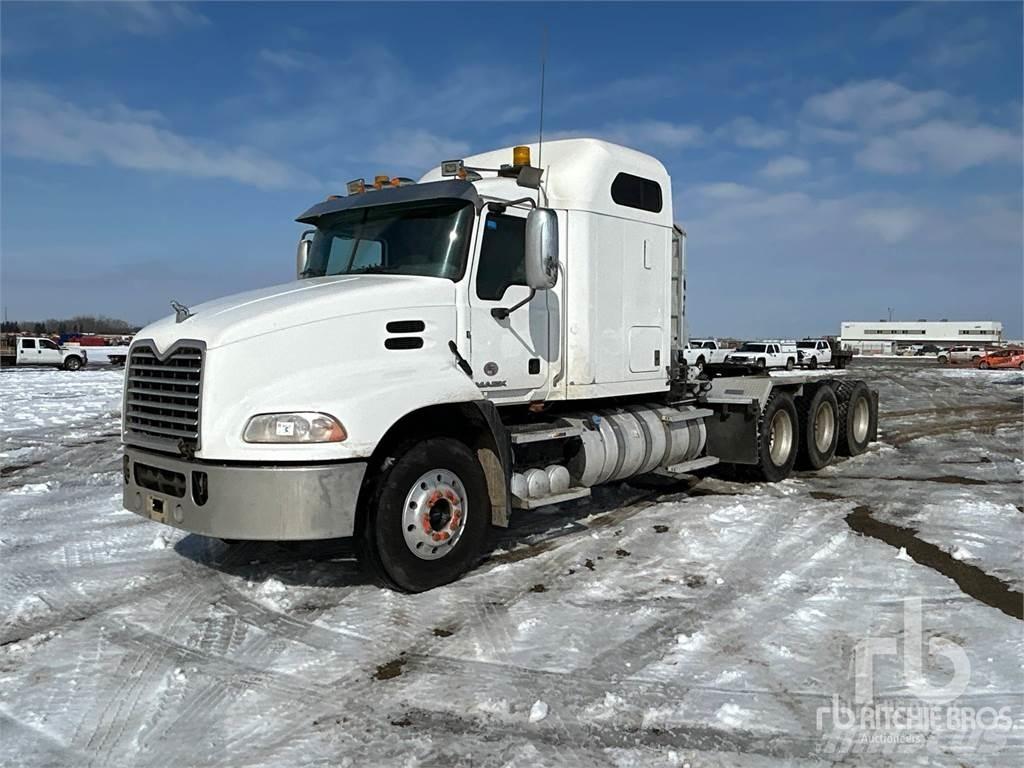 Mack CXU614 Nyergesvontatók