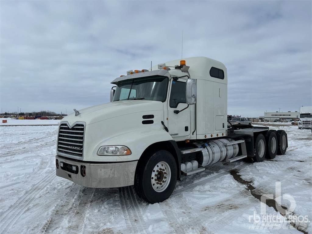 Mack CXU614 Nyergesvontatók