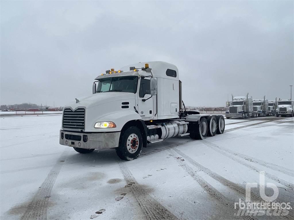 Mack CXU614 Nyergesvontatók