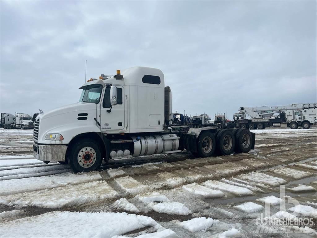 Mack CXU614 Nyergesvontatók