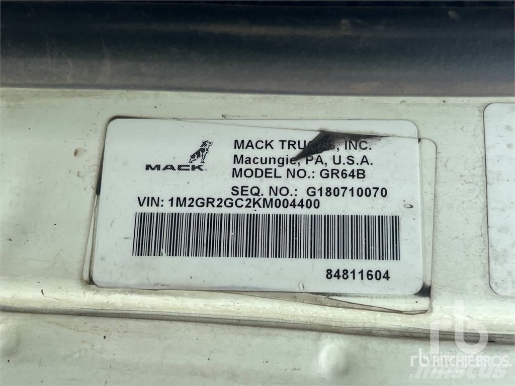 Mack GR64B Multifunkciós teherautók