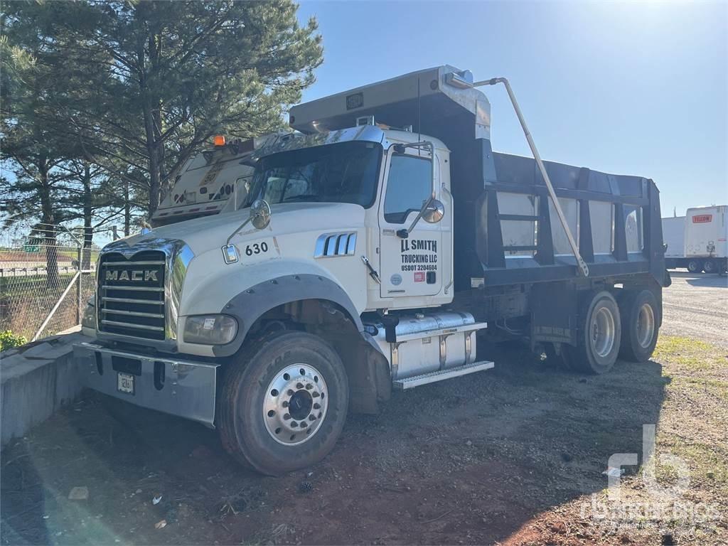 Mack GR64F Billenő teherautók