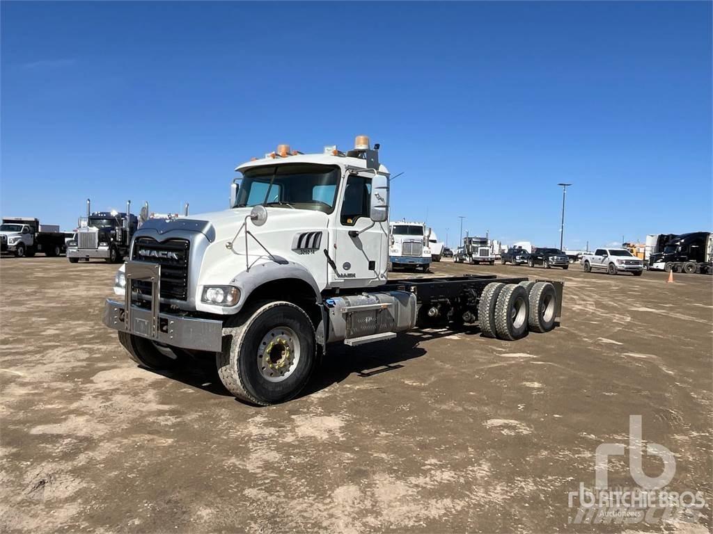 Mack GU433 Fülkés alváz