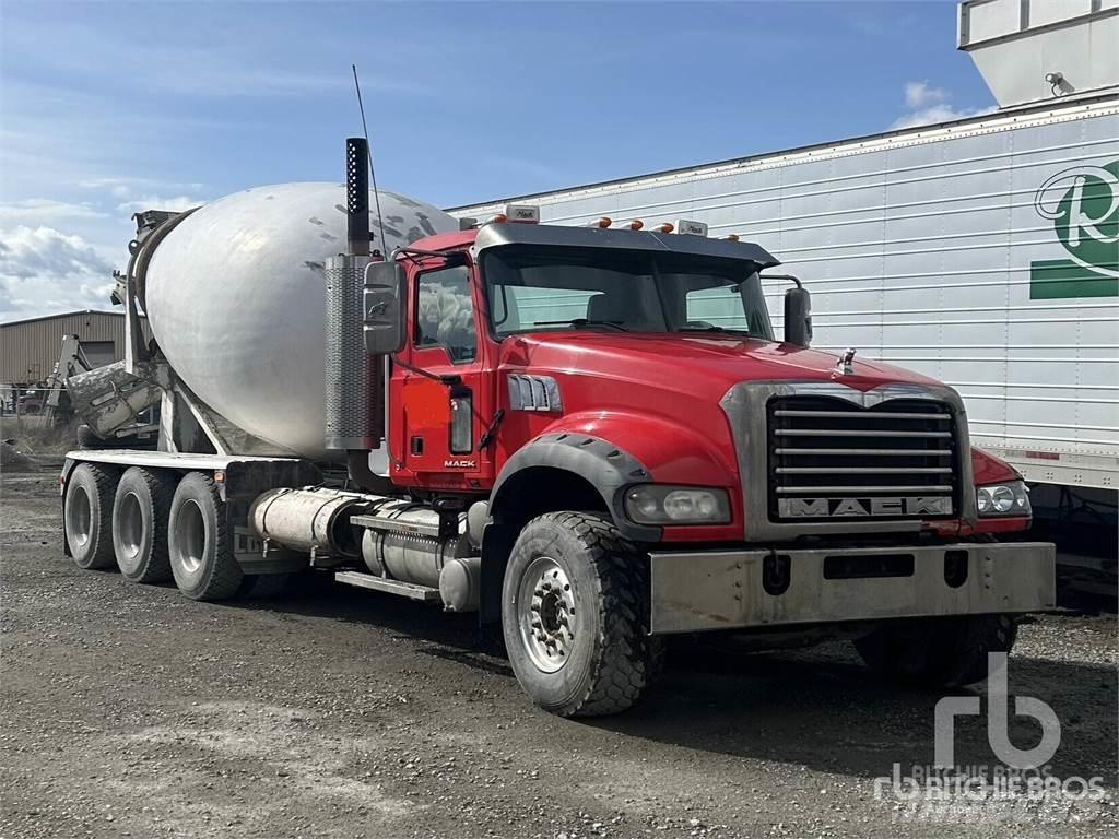 Mack GU713 Betonkeverők/Betonpumpák