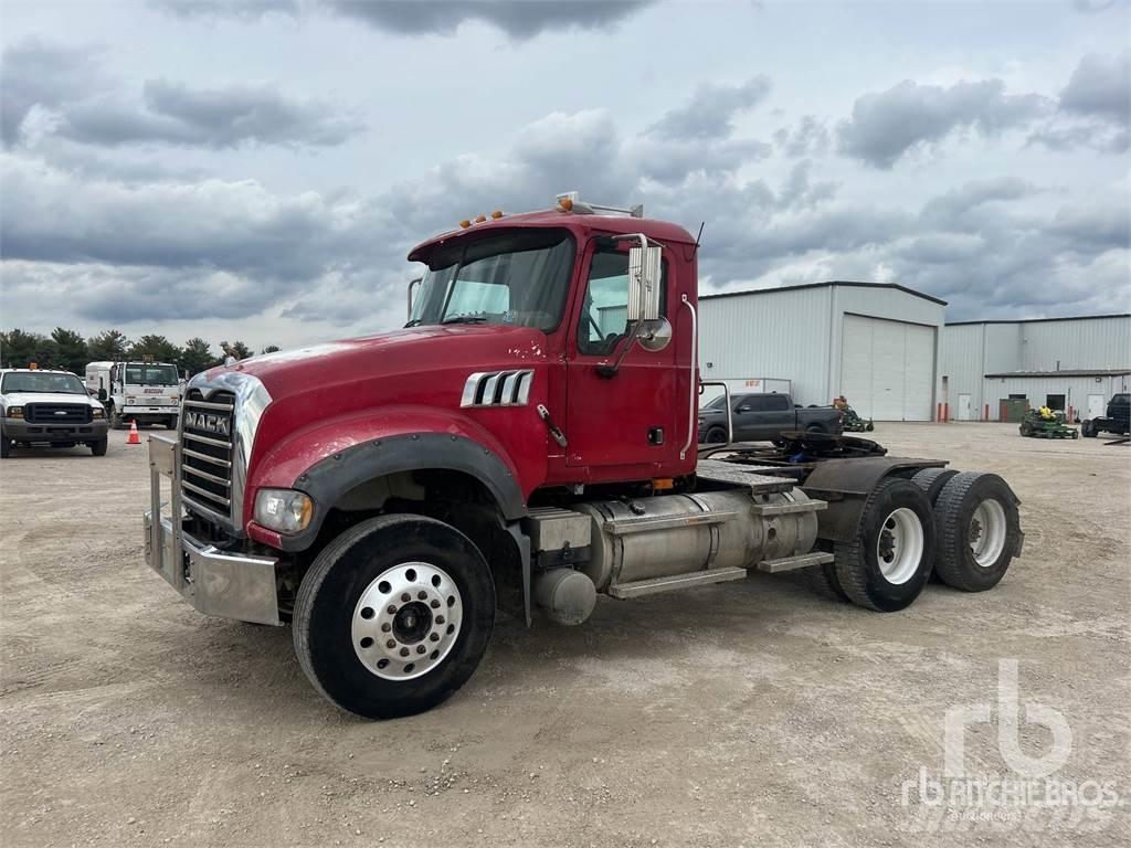 Mack GU713 Nyergesvontatók