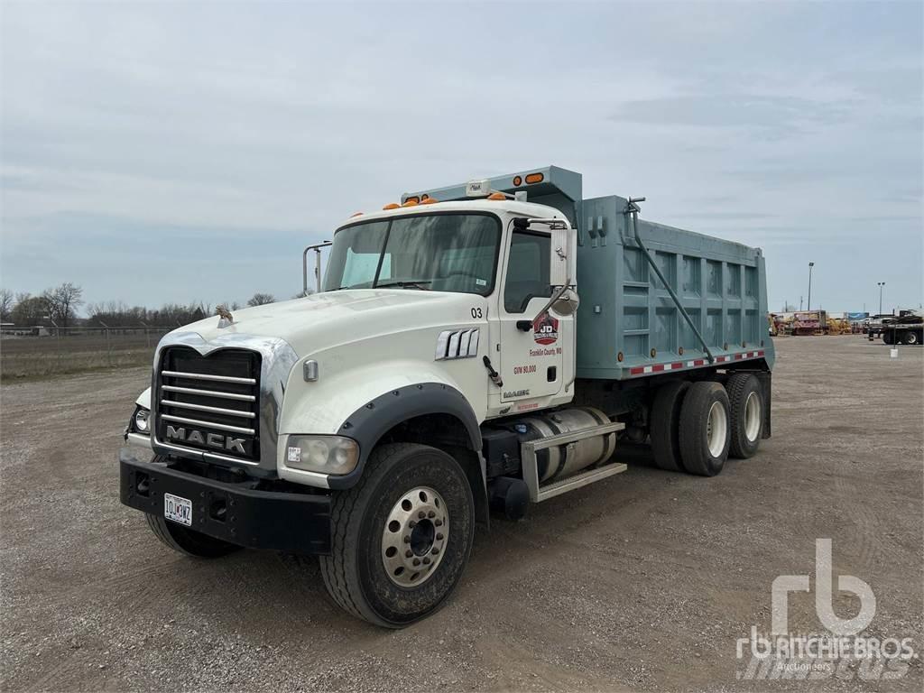 Mack GU713 Billenő teherautók