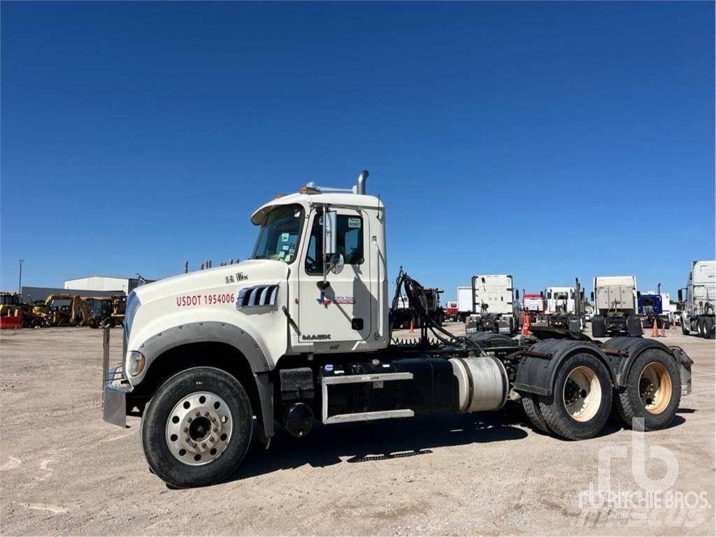 Mack GU713 Nyergesvontatók