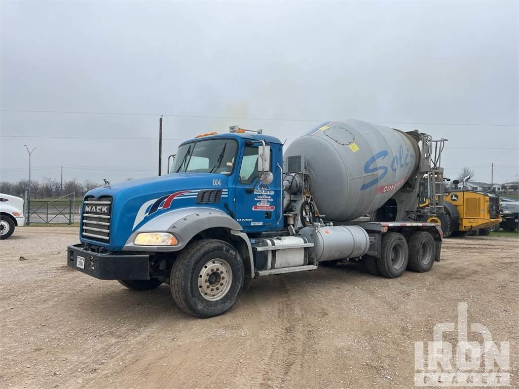 Mack GU813 Betonkeverők/Betonpumpák
