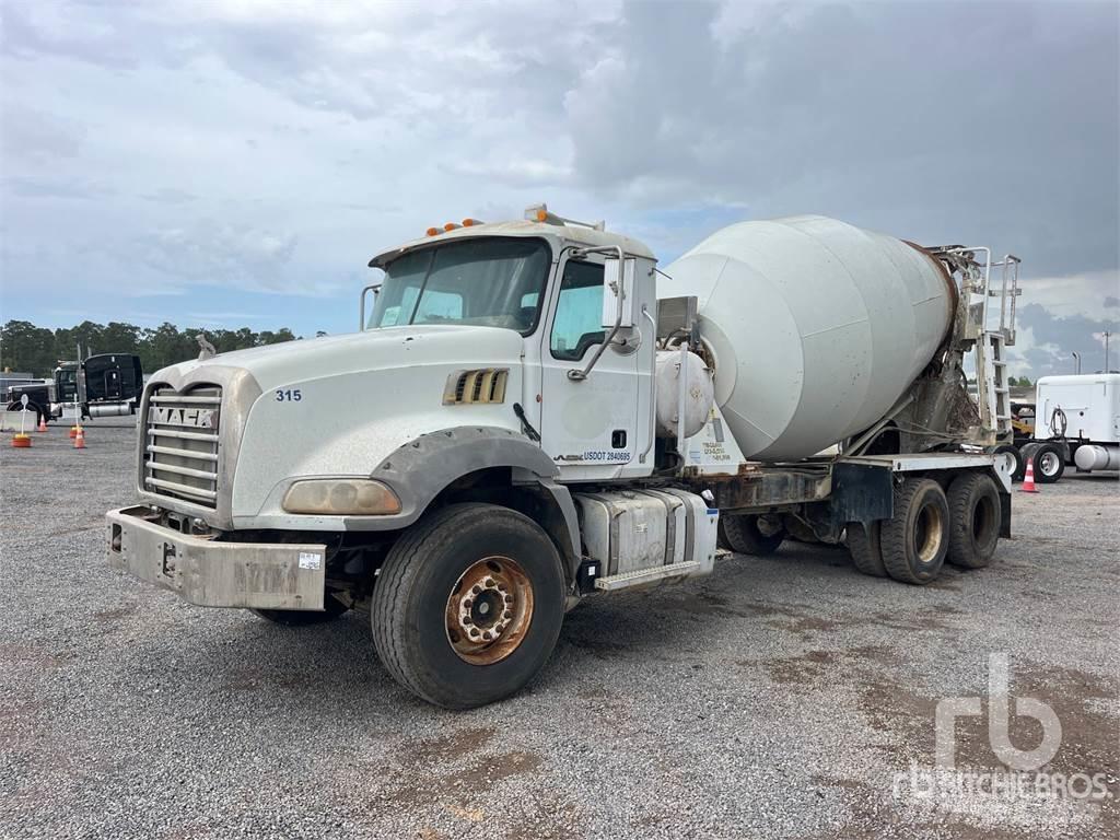 Mack GU813 Betonkeverők/Betonpumpák