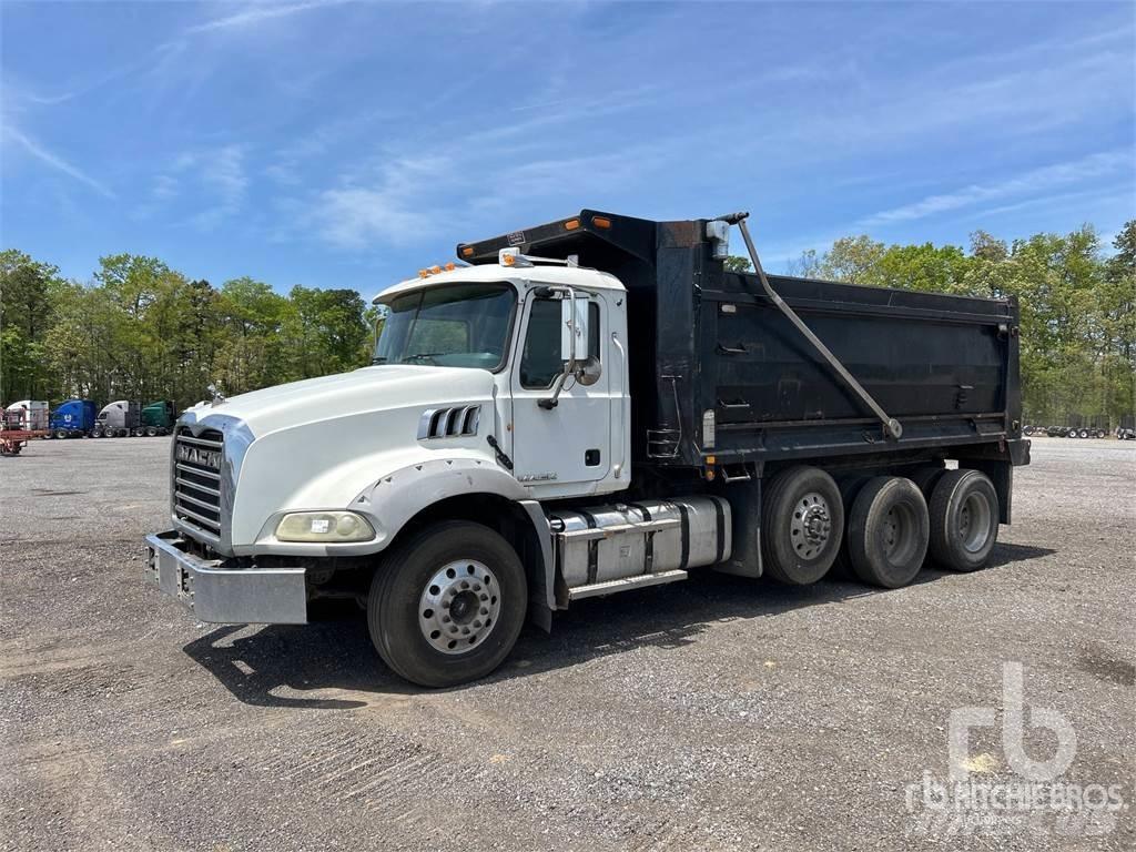 Mack GU813 Billenő teherautók